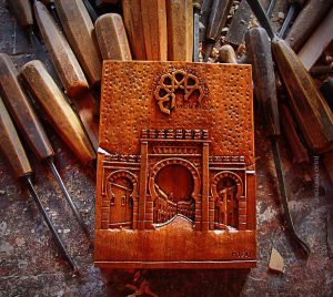 Bajo relieve en madera